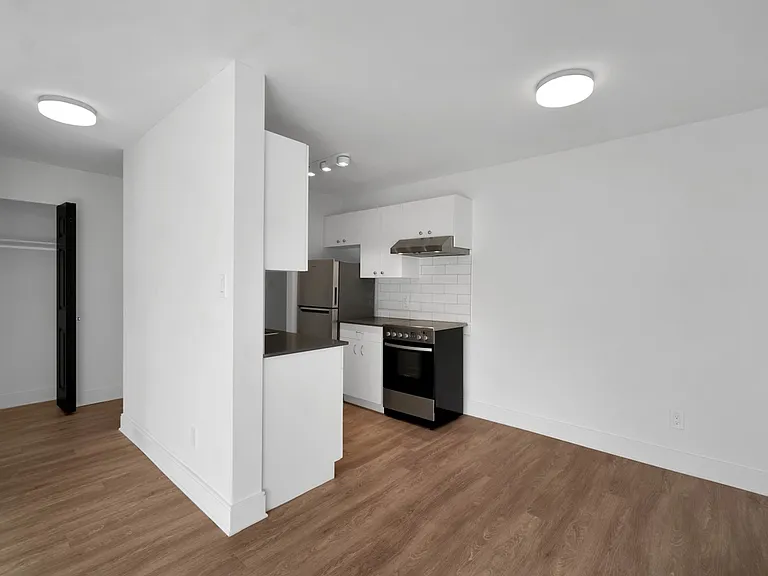 1720 Cook St — Photo 9