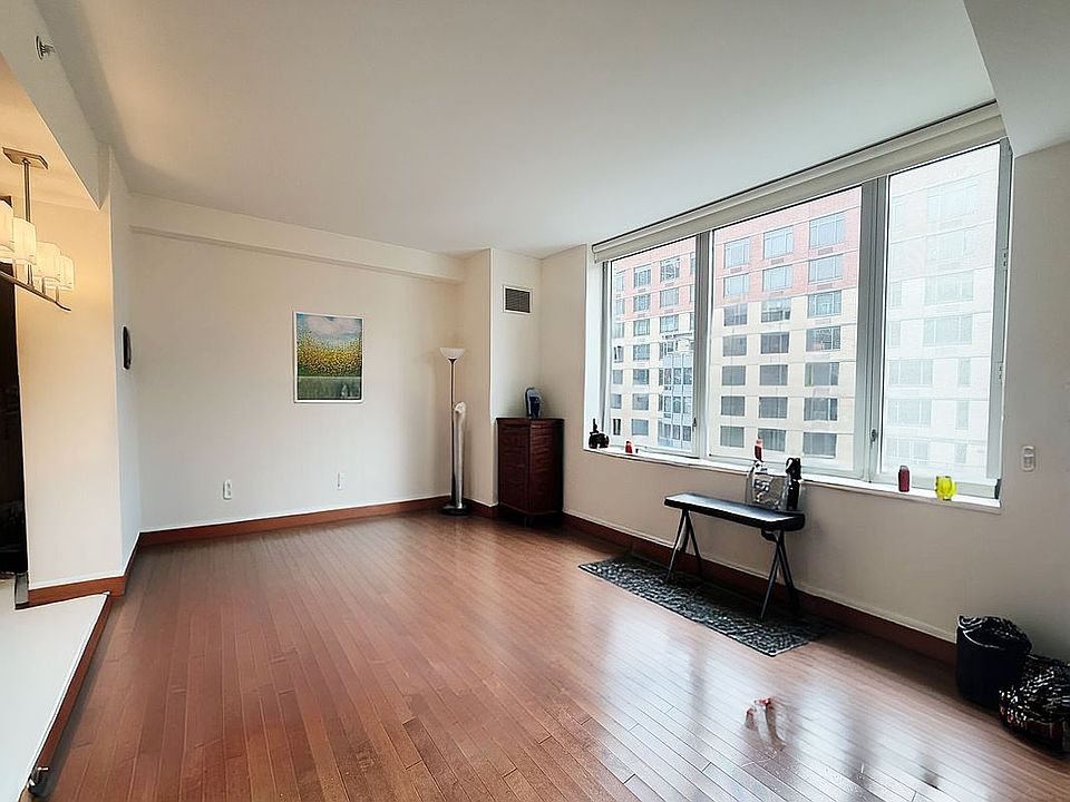 1st image of 225 E 34th St #18F
