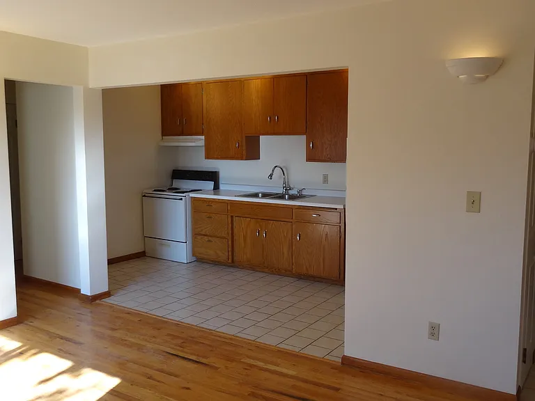 804 6th St NW — Photo 2