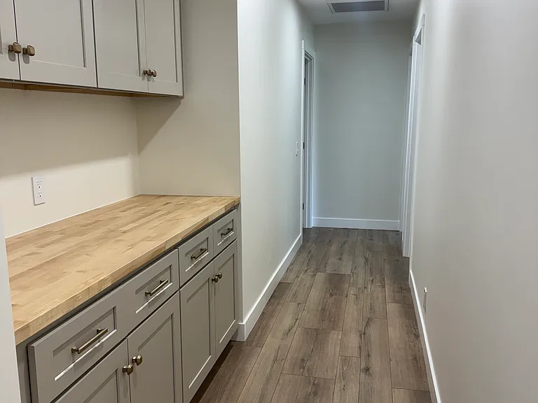 8 N Madrid Ave — Photo 11
