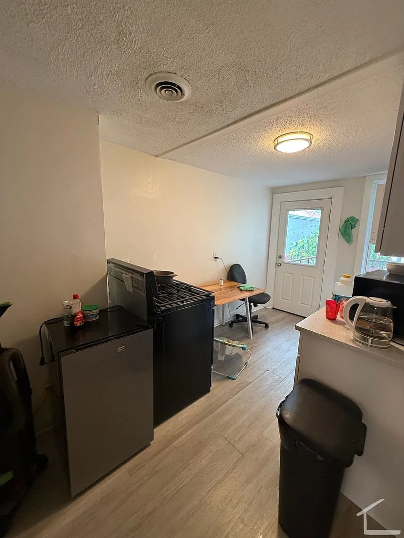 3bed with living room in Allston. — Photo 2
