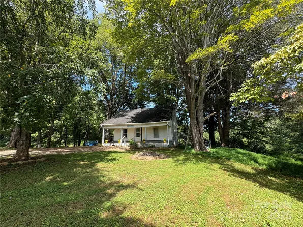 380 Winesap Rd, Lake Lure, NC 28746