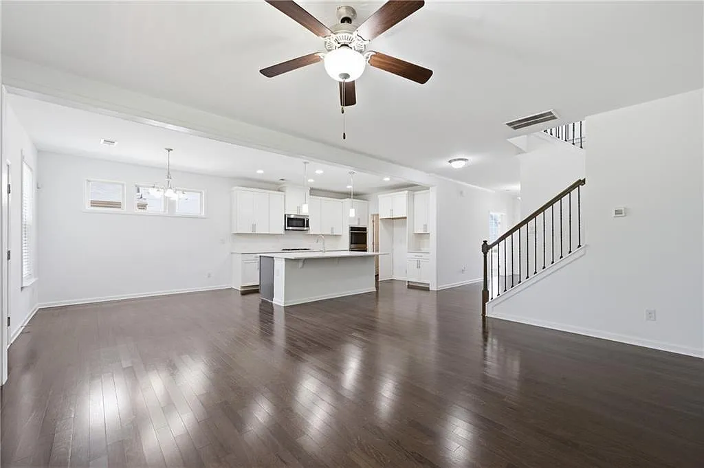 5 bed, 3100 sqft, $3,500 — Photo 3