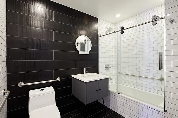 Rented by Venn NY Inc | media 10