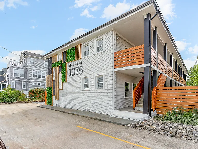 1075 W Ocean View Ave — Photo 17