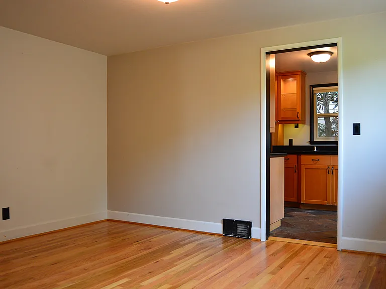 5405 47th Ave NE — Photo 5