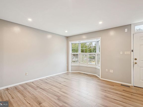 3rd image of 6614 Medinah Ln
