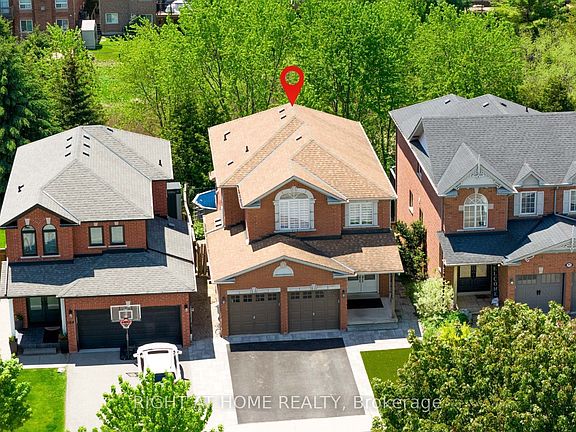 3rd image of 182 Mowat Cres