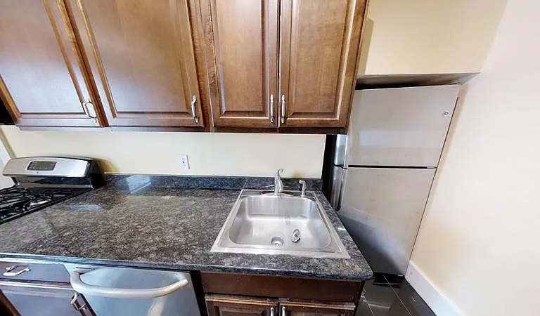 1929 E Genesee St #6 — Photo 7
