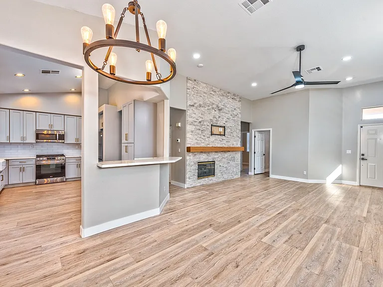 2317 Tilden Way — Photo 3