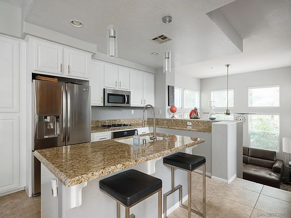 4th image of 2692 Villas Way