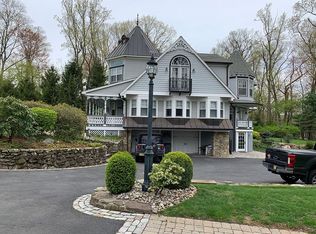 10 Mountain View Dr, Chester, NJ 07930