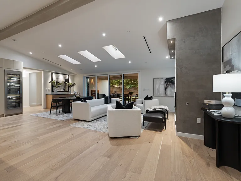 4000 Greystone Dr — Photo 15