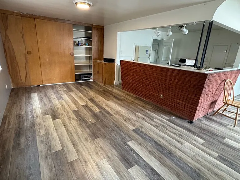 912 22nd St — Photo 3