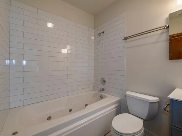 1160 W Grand Ave APT 2R, Chicago, IL 60642