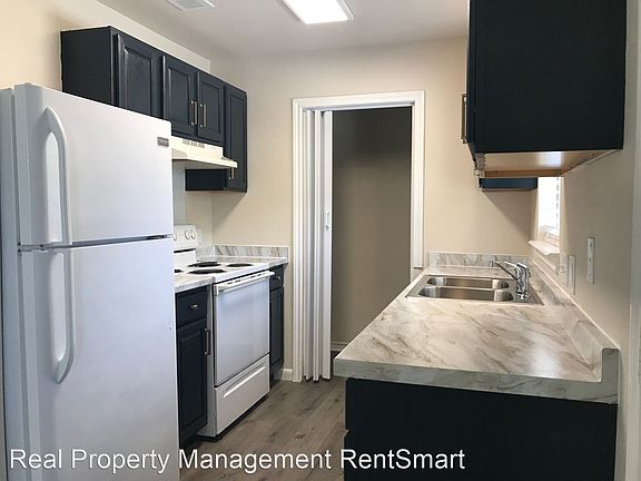 5th image of 104 W Austin St Unit A