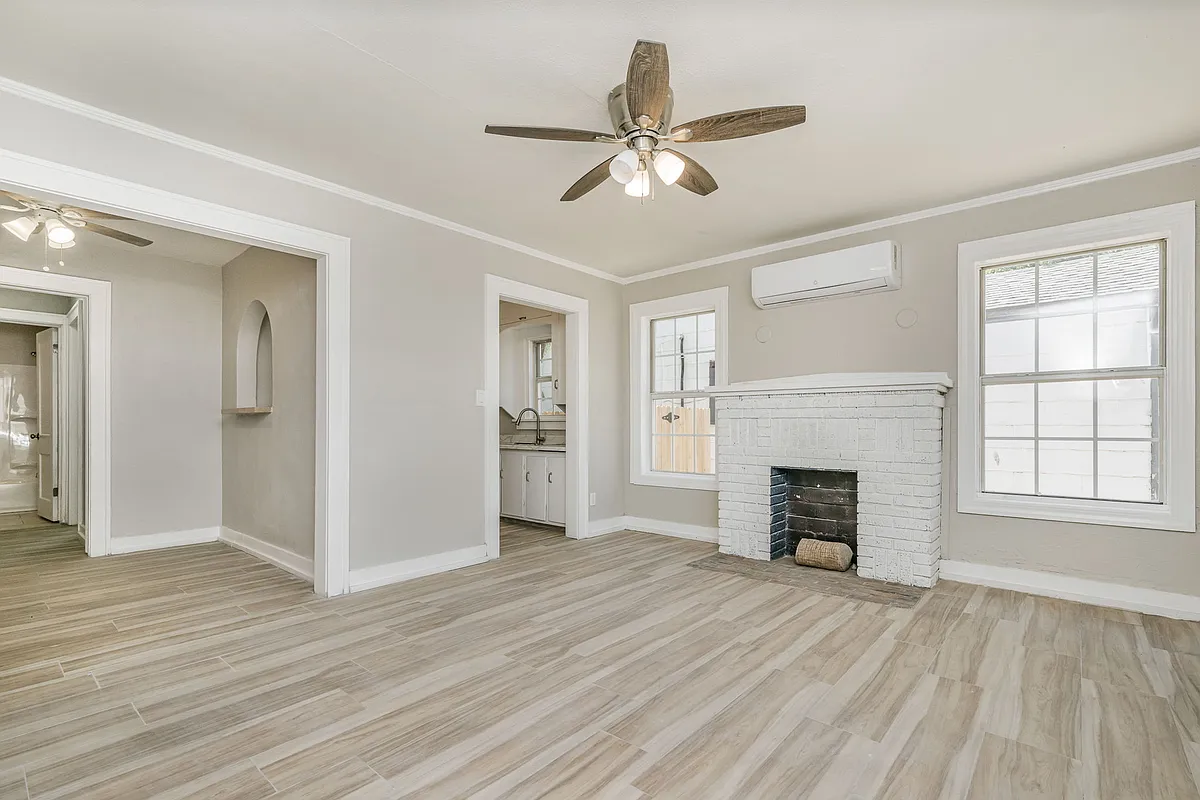 Building Photo - 4215 SW 11th Ave #2