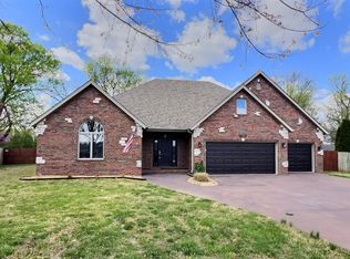 1837 W Village Ln, Springfield, MO 65807