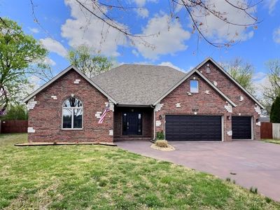 1837 W Village Lane, Springfield, MO, 65807