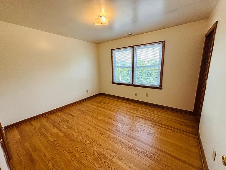 2 Bedroom, 1 Bath Apartment — Photo 14