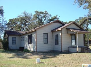 3206 N Travis Ave, Cameron, TX 76520