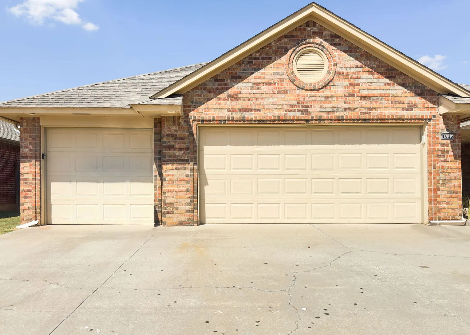 Beautiful Home with Lots of Space + Storage + Office — Photo 2