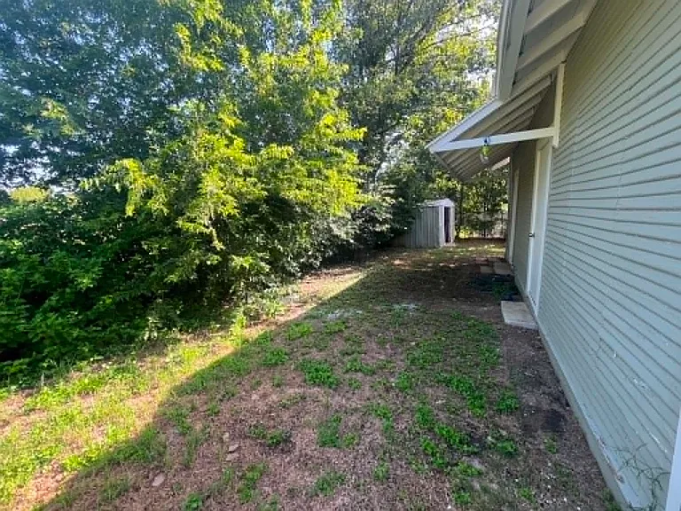 1607 Avenue I — Photo 20