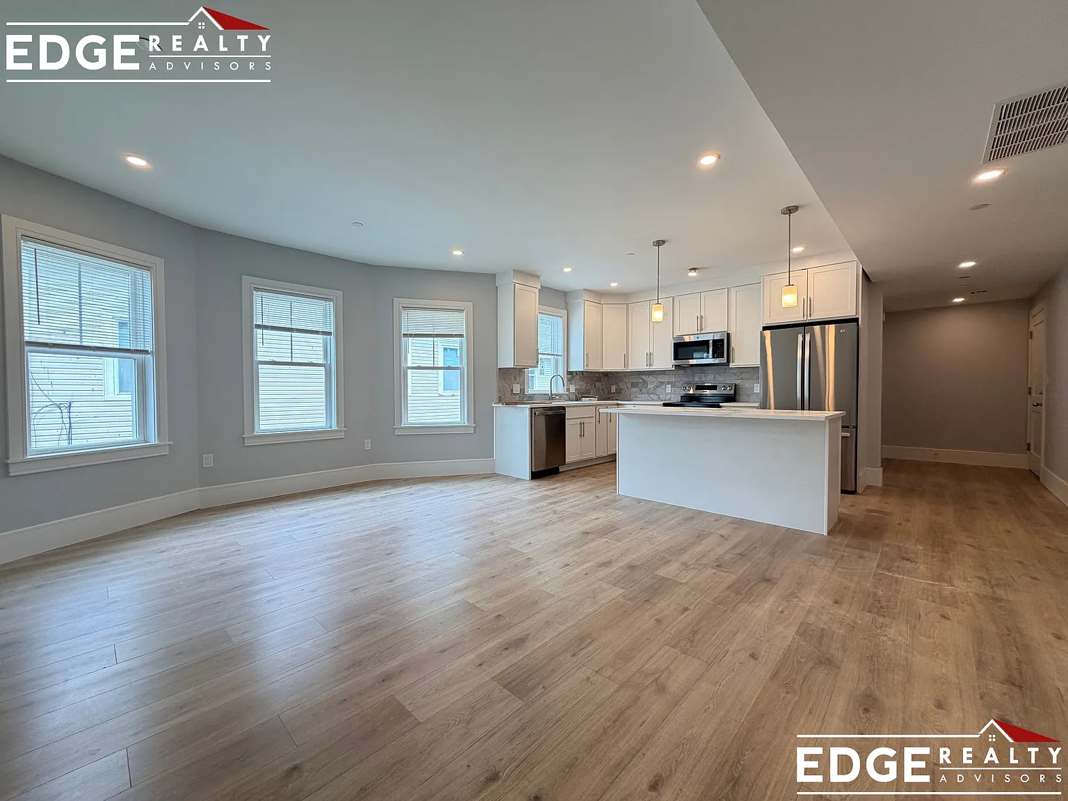 3 bed, 1350 sqft, $4,800 — Photo 2