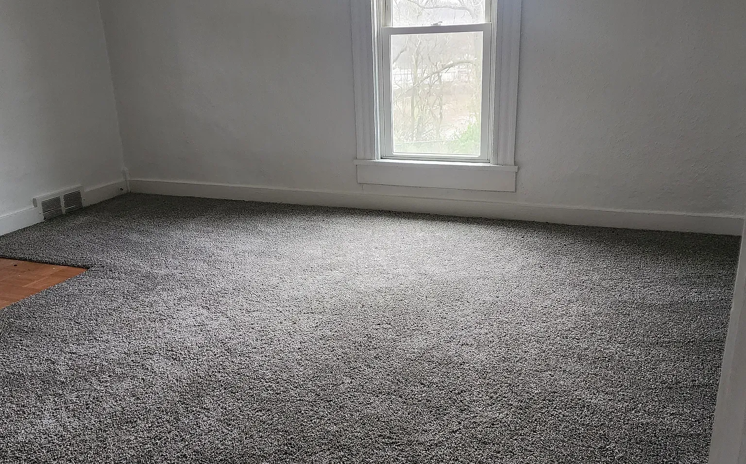 3 bed, 850 sqft, $859 — Photo 2