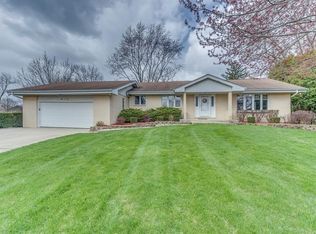 906 Wood Ct, Lisle, IL