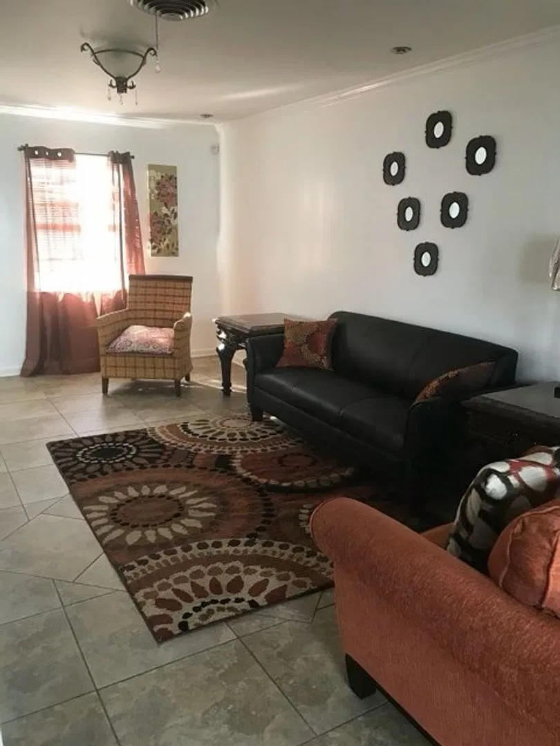 Spacious 4BR House in Marrero — Photo 4