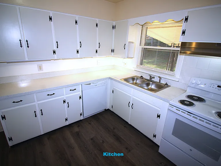 1090 Meridian Ct — Photo 33