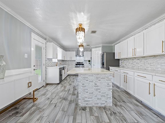 4th image of 1010 Stillgate Ct