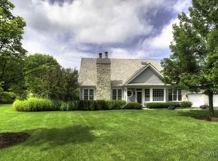 372 S Berkshire Dr, Lake Forest, IL