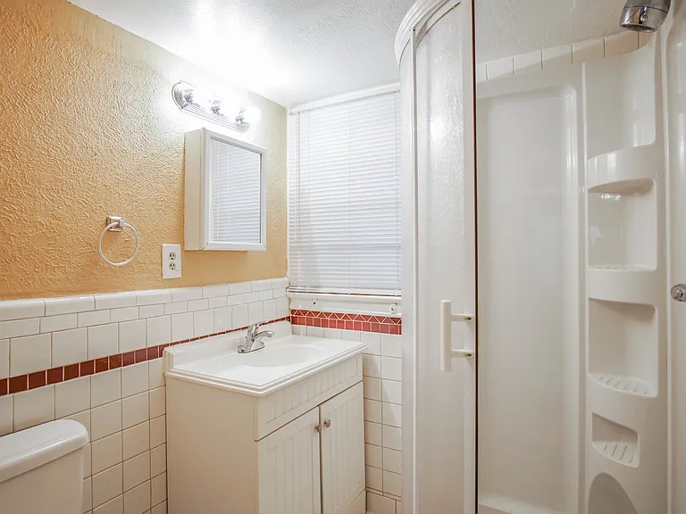 458 College Ave — Photo 8