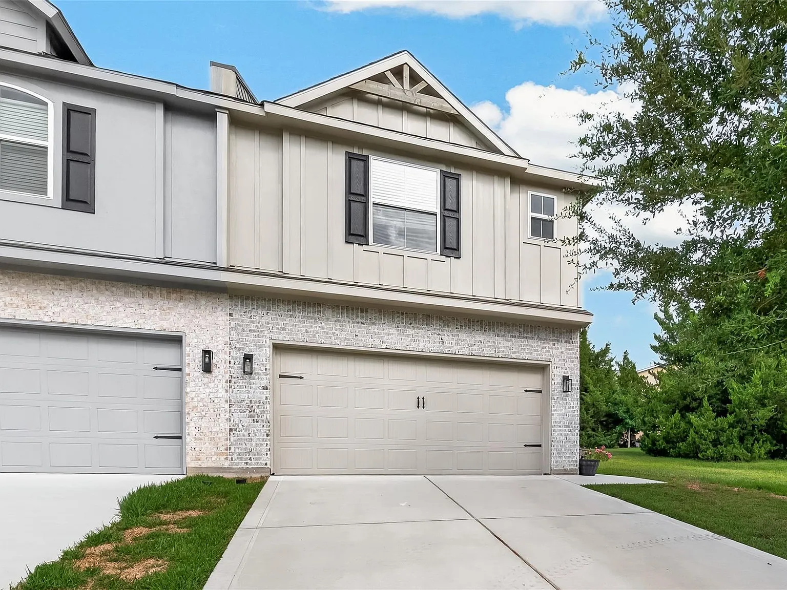 3 bed, 2.5 bath, 1712 sqft, $2,350 — Photo 2
