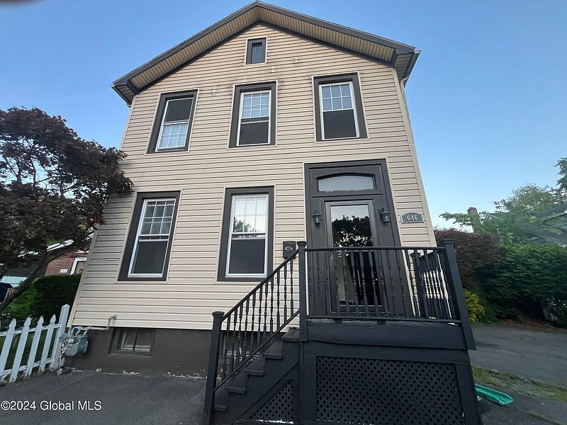 2nd image of 646 6th Avenue