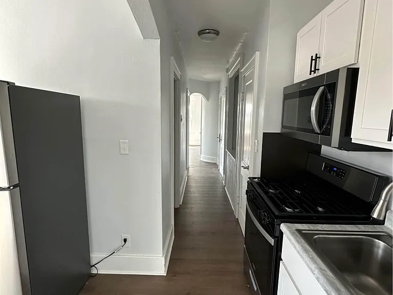 320 Meriline Ave #301/302 — Photo 8