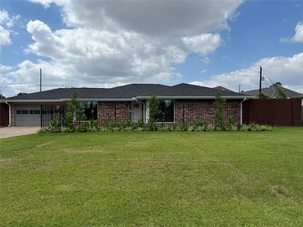 8303 Fawndale Ln, Houston, TX 77040