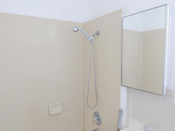 3rd image of 475 25th Ave APT 5