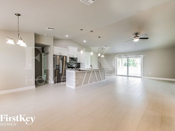 3rd image of 845 Chezy St E