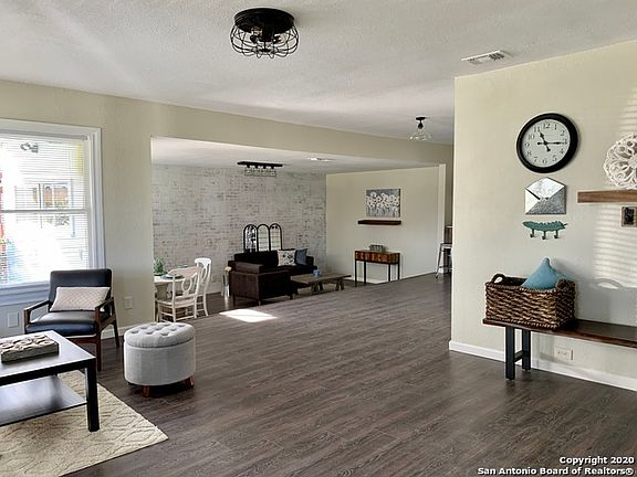 3rd image of 2639 W Gramercy Pl