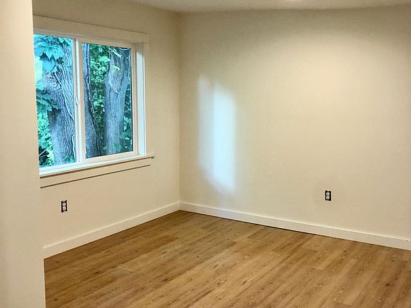 3rd image of 40 Carter St