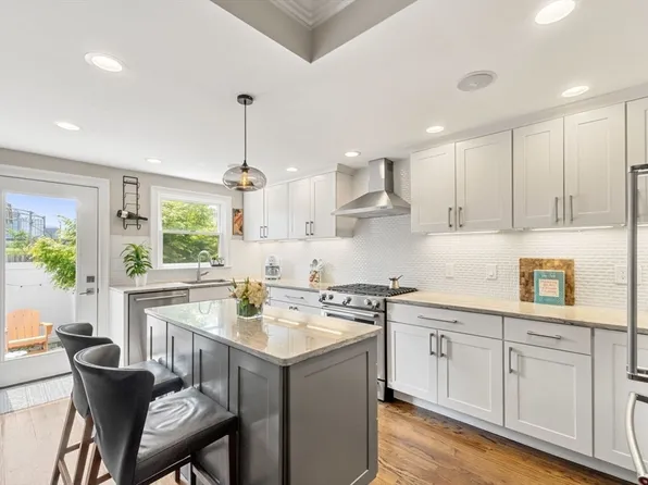 14 Essex St, Charlestown, MA 02129