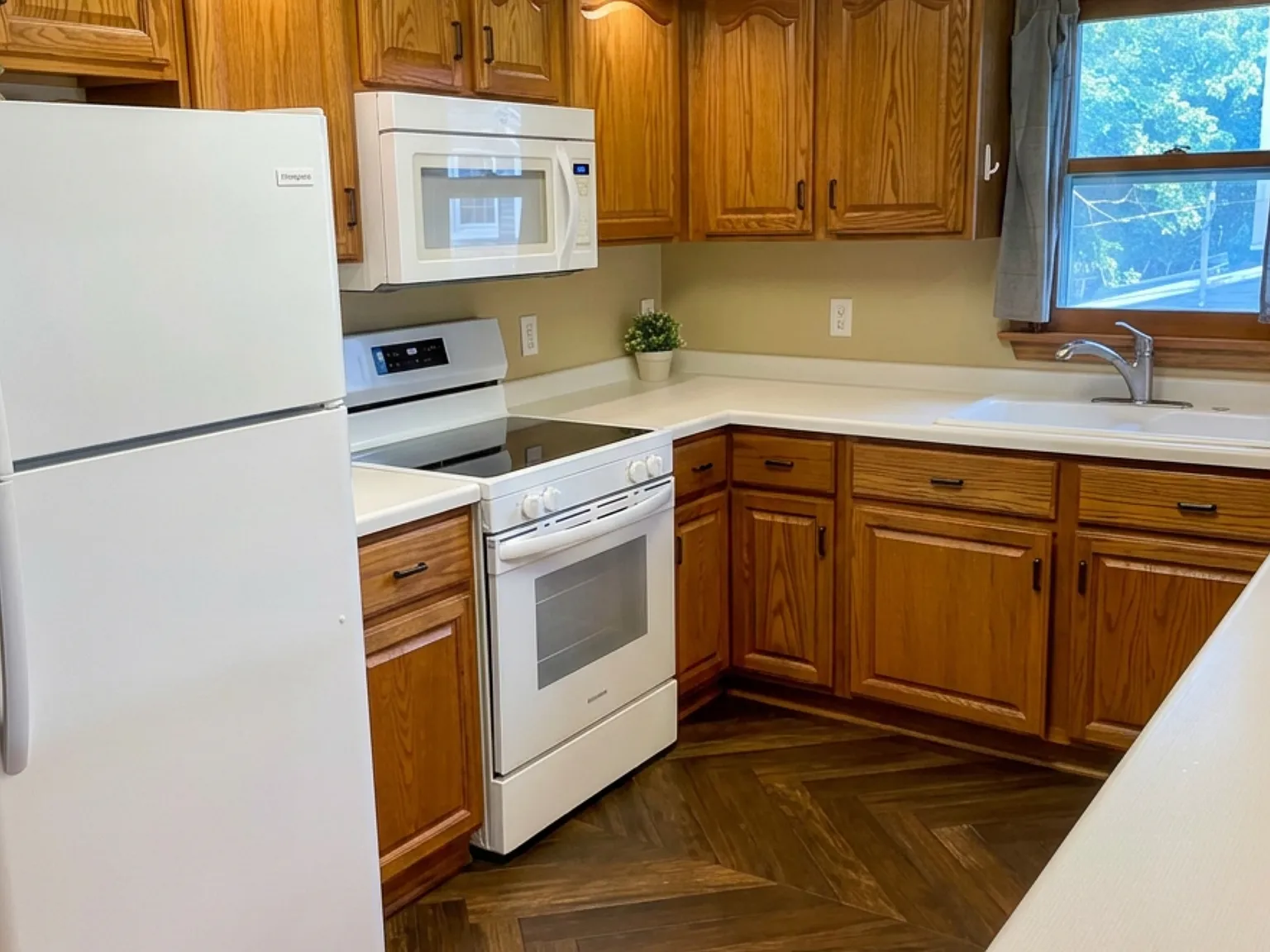 2 bed, 1300 sqft, $1,445 — Photo 4