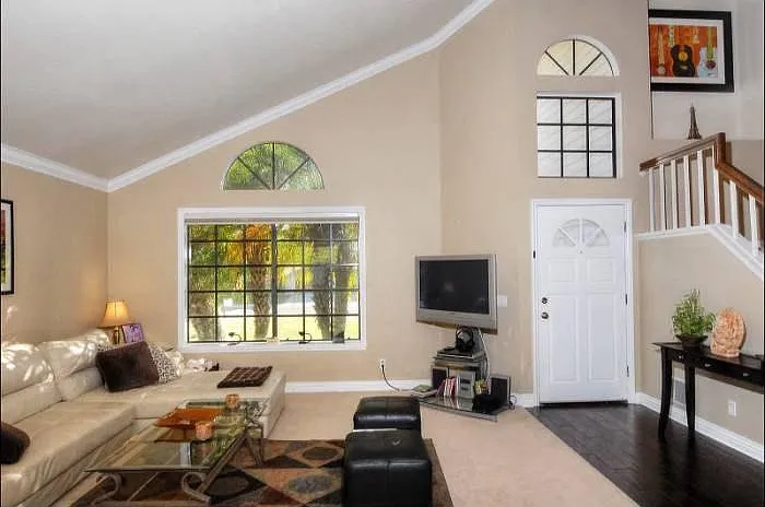 4 bed, 2.5 bath, 2021 sqft, $5,900 — Photo 3
