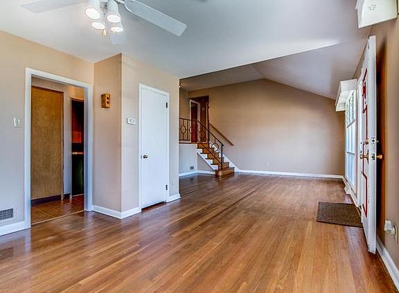 Open floor plan between living and dining rooms