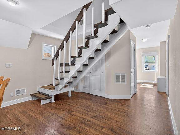 5th image of 13 Clearwater Way
