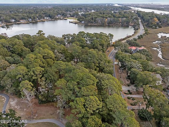 4th image of 8 Shoreline Dr W Lot 8