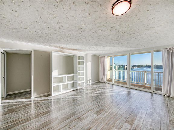 3rd image of 500 Treasure Island Cswy APT 309